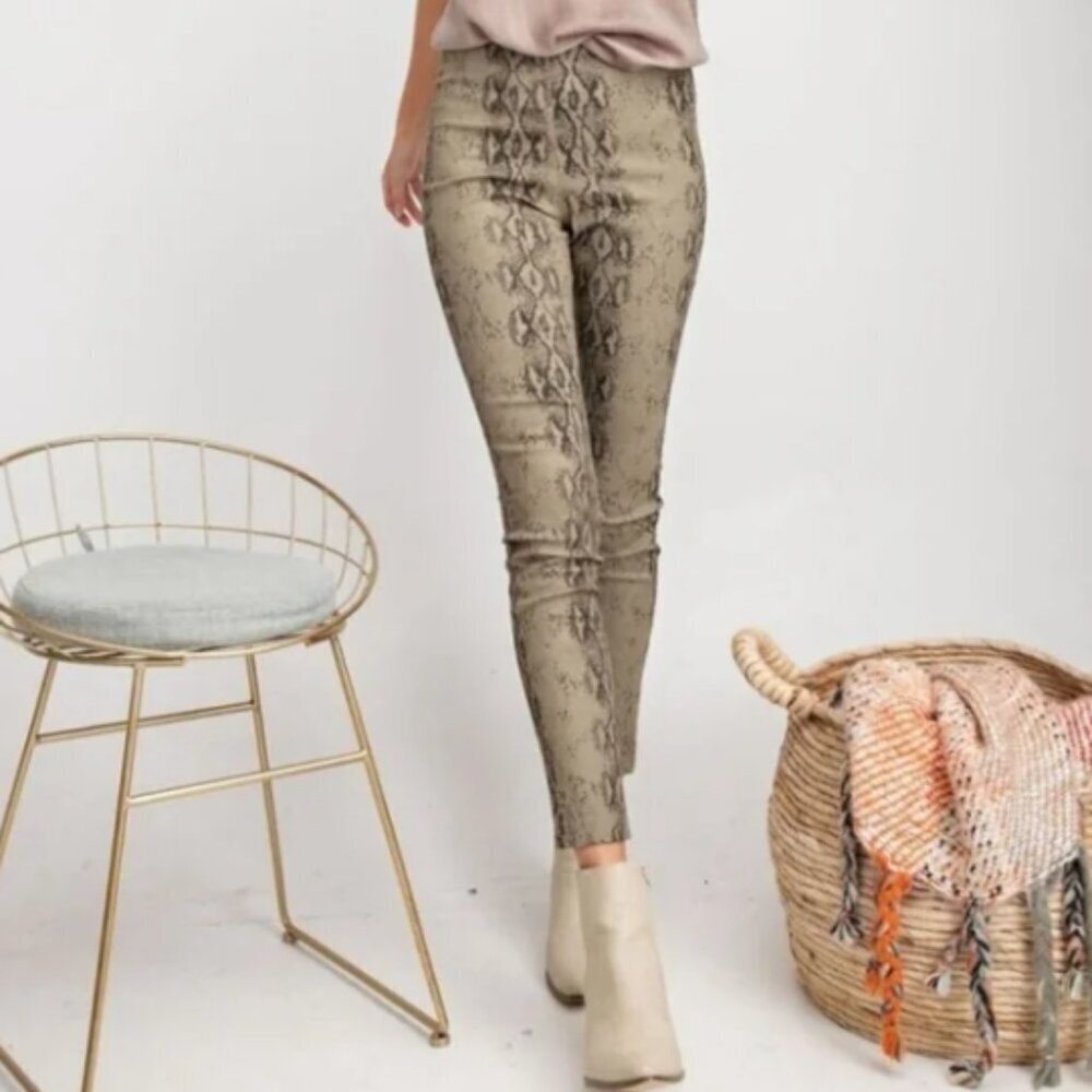NWT Easel Snakeskin Skinny Pants